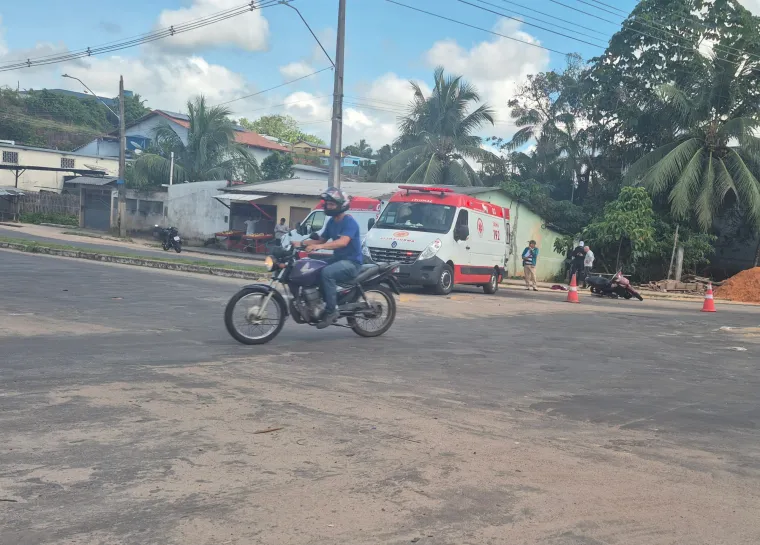 Motociclista sofre parada cardíaca após acidente de trânsito na Avenida Copacabana em Cruzeiro do Sul