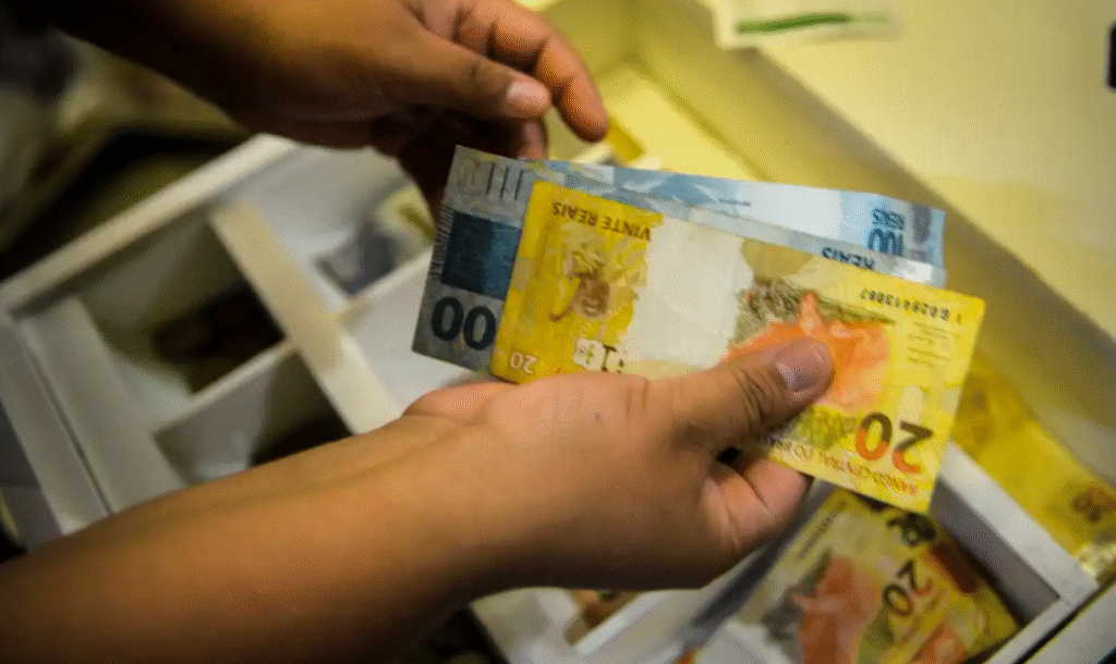 Caixa Econômica realiza pagamento do Bolsa Família para beneficiários com NIS final 3 nesta quarta (18)