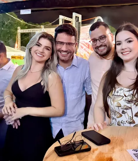 Gladson Cameli aparece ao lado da nova companheira e vira destaque nas redes sociais