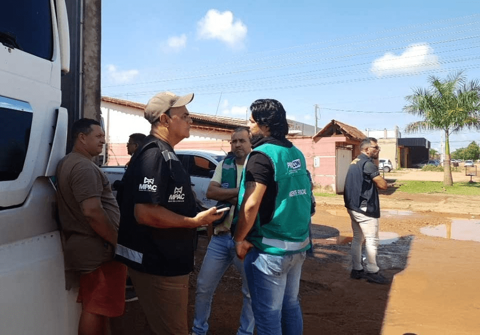 MP apreende 5 mil litros de combustível em posto clandestino no Acre