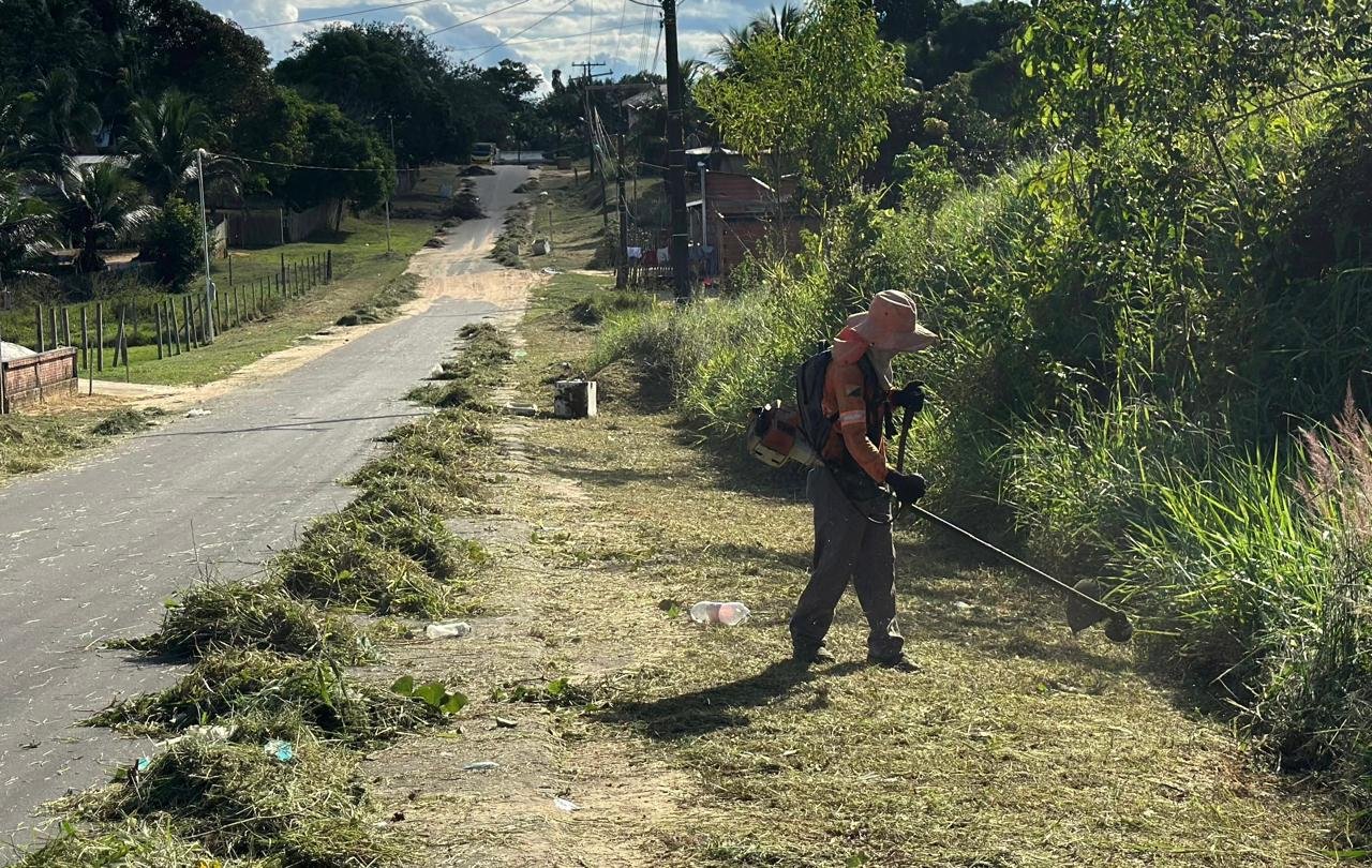 Prefeitura de Cruzeiro do Sul realiza mutirão de serviços na Vila Santa Luzia do Pentecoste