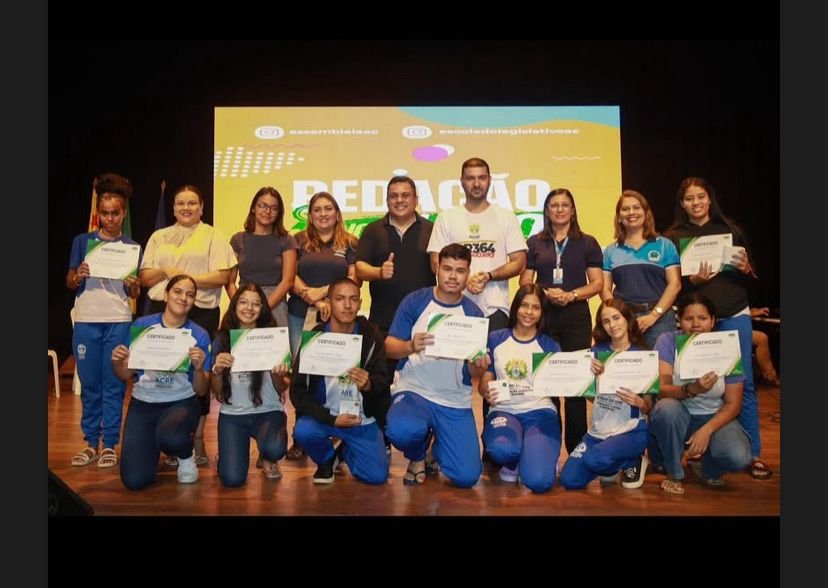 Mais de 400 estudantes participam da Oficina Redação Nota Mil, promovida pela Aleac em Cruzeiro do Sul