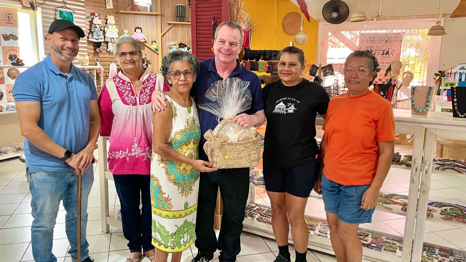 Deputado Pedro Longo visita a Casa do Artesão e reforça apoio à cultura em Cruzeiro do Sul