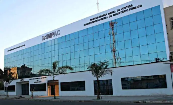 MP investiga servidor da saúde por acúmulo de cargos e possível descumprimento de jornada no interior do Acre
