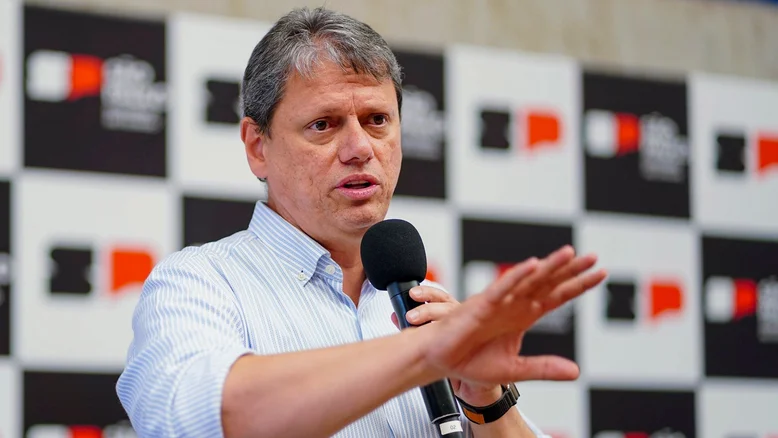 Sem Bolsonaro, Tarcísio é o candidato preferido da direita; Michelle permanece em 2º
