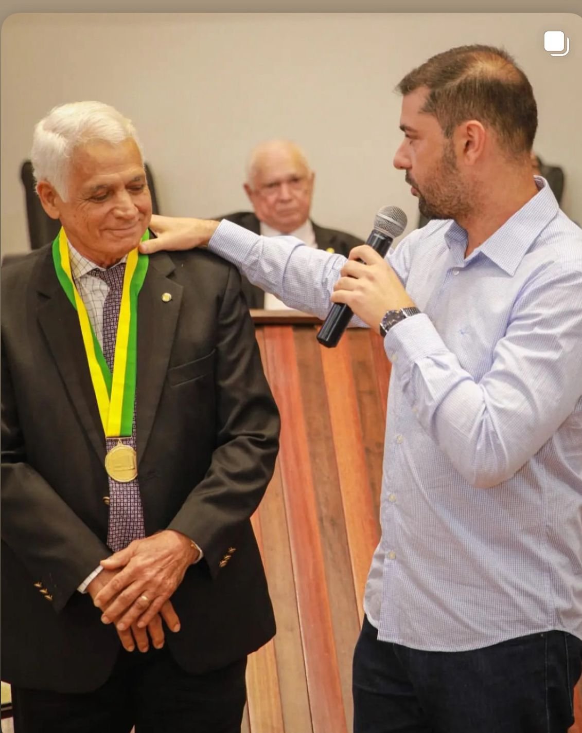 Elson Santiago recebe Comenda do Mérito Legislativo em reconhecimento à sua trajetória política e empresarial no Acre