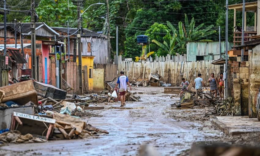 Sancionada lei que perdoa divida de IPTU de imóveis atingidos pelas enchentes