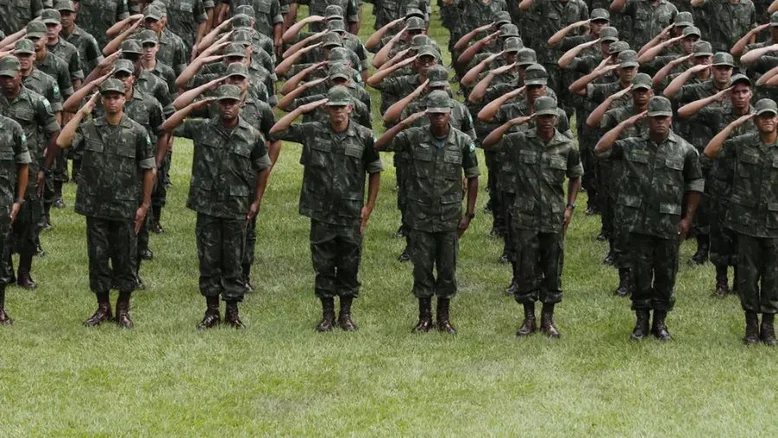 Congresso retoma análise de aumento no salário de militares; impacto passa de R$ 8 bi