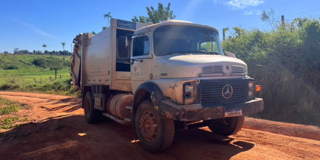 Trabalhadores de caminhão de lixo são sequestrados e veículo é levado por criminosos no Acre