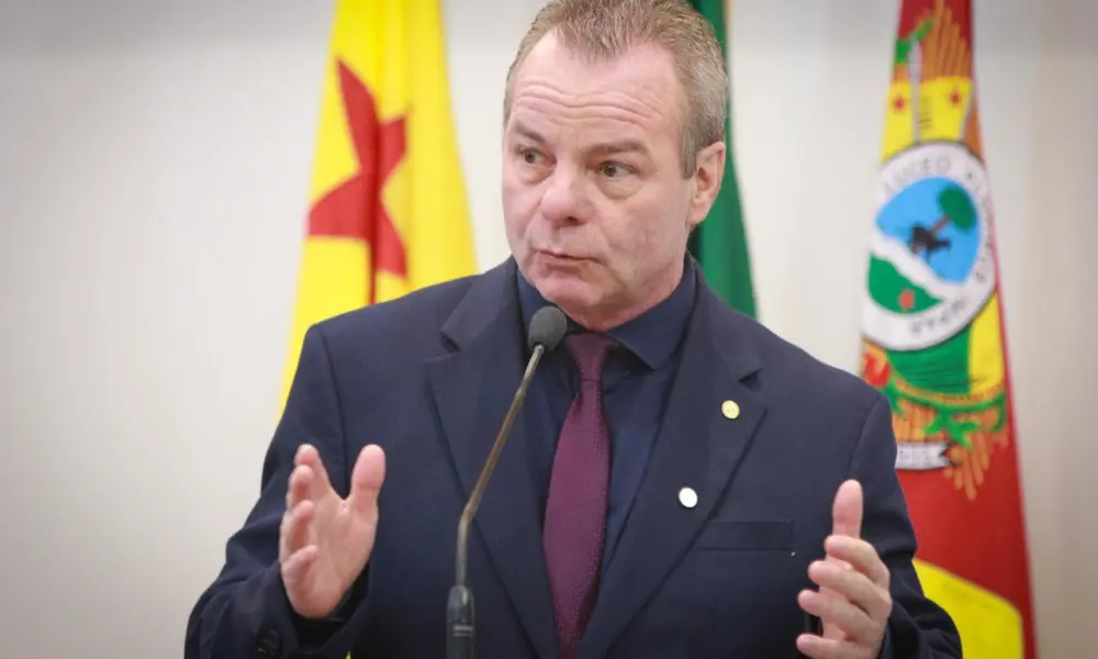 Pedro Longo propõe atendimento prioritário a advogados em repartições públicas
