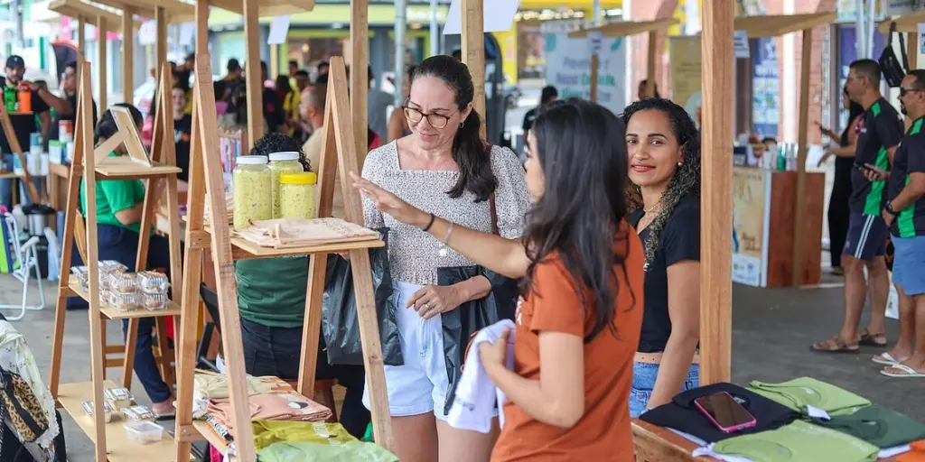 Feira do Empreendedor fortalece pequenos negócios durante o Novenário em Cruzeiro do Sul