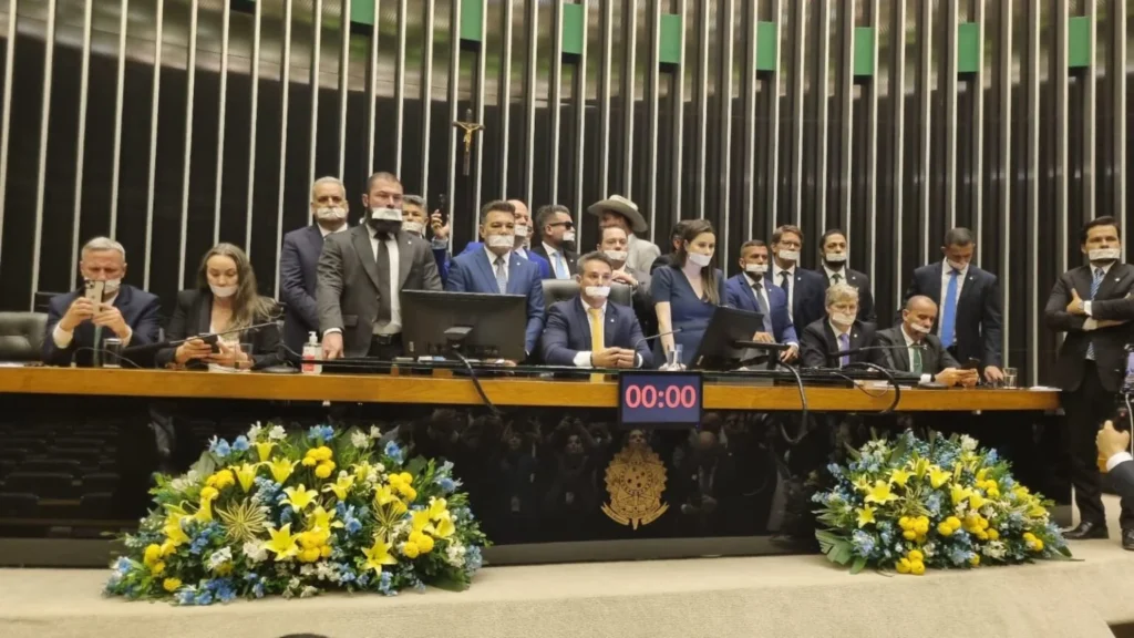 Parlamentares bolsonaristas fazem “greve de palavras” em protesto contra prisão do ex-presidente