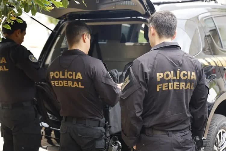 Funcionários e ex-funcionários da Caixa são alvos de operação da PF
