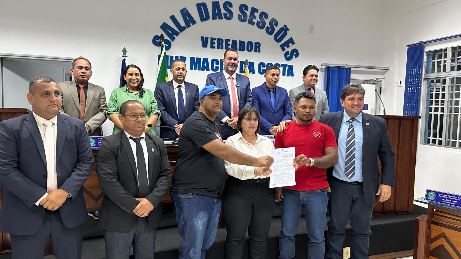 Presidente Elter Nóbrega sanciona lei que regulamenta profissão de Moto Uber em Cruzeiro do Sul