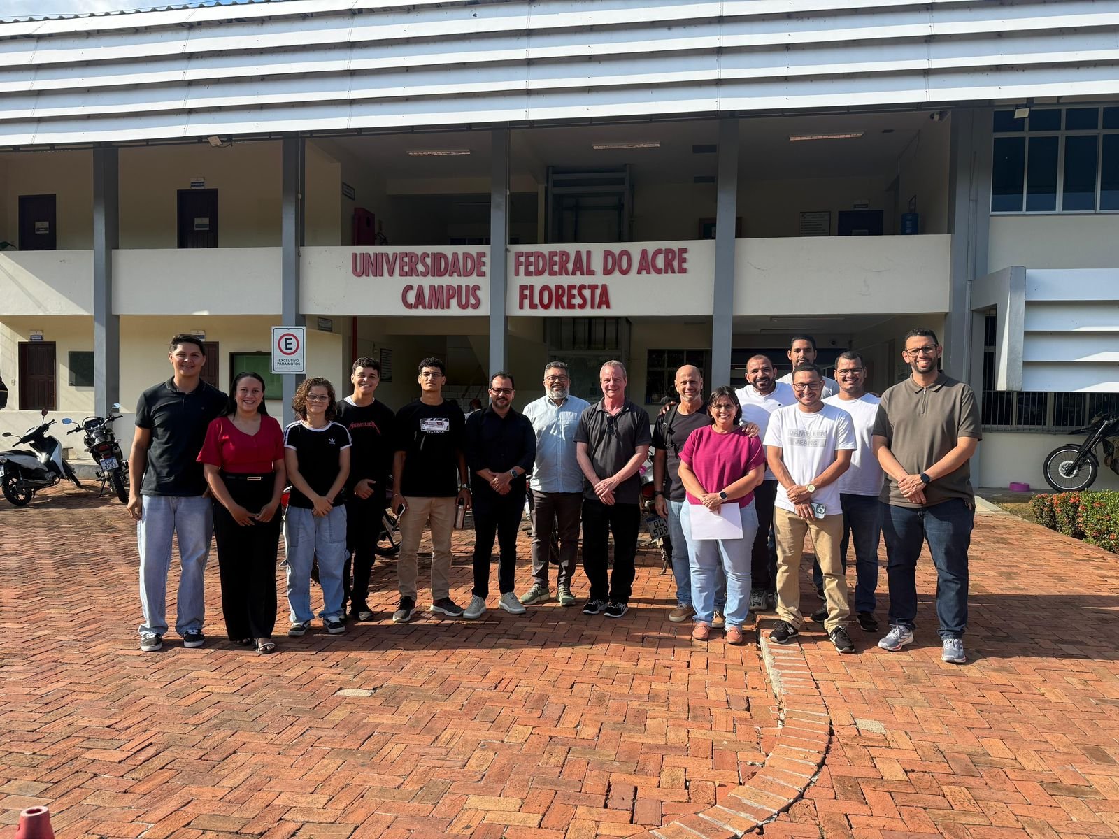 Deputado Pedro Longo visita UFAC – Campus Floresta, acompanhado da vereadora Valéria Lima, e dialoga com estudantes sobre melhorias na instituição