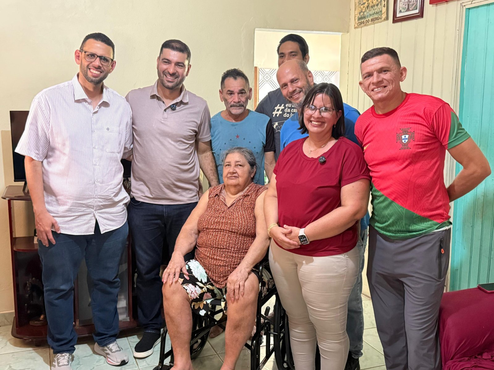 Deputados Pedro Longo e Nicolau Júnior e vereadora Valéria Lima entregam cadeiras de rodas no Bairro Remanso, promovendo inclusão e levando esperança às famílias.