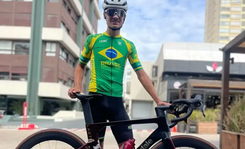 Ciclista acreano de 18 anos morre em acidente no interior de São Paulo