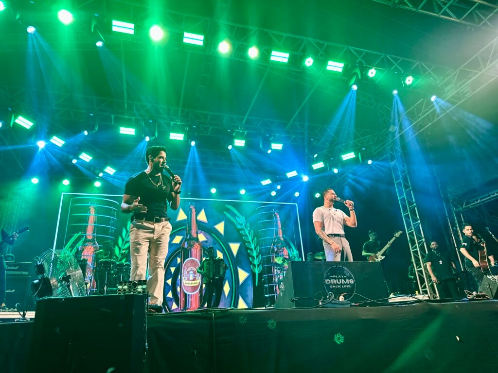 Danilo e Davi atraem grande público na última noite do Festival do Coco em Mâncio Lima