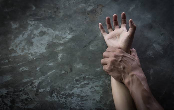 Homem com tornozeleira eletrônica se entrega na Delegacia de Cruzeiro do Sul após estuprar jovem na BR 364