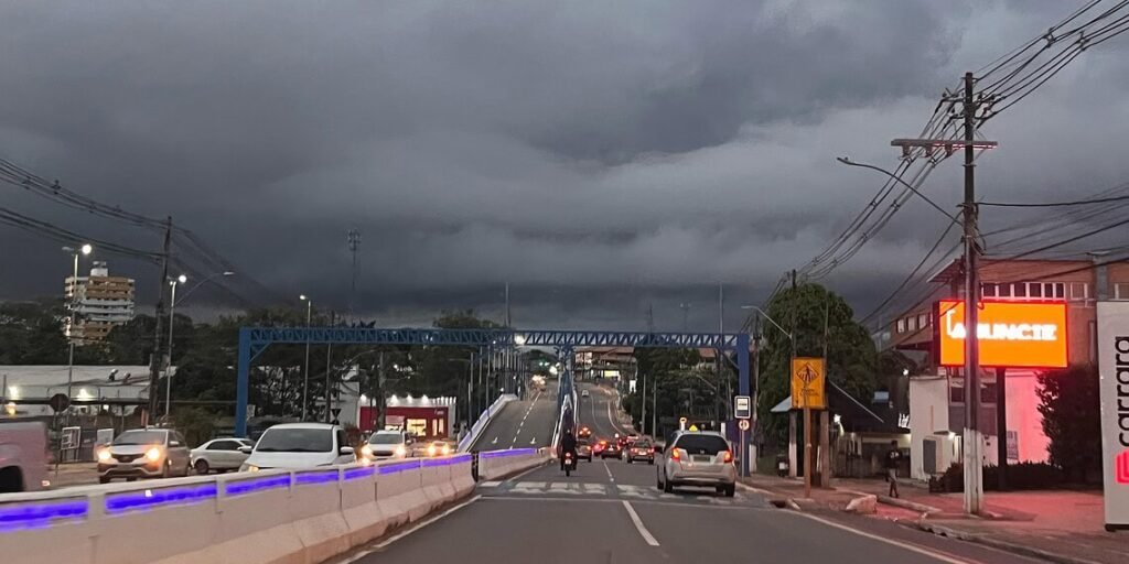 Temporais anunciam chegada de frente fria no Acre nesta sexta-feira