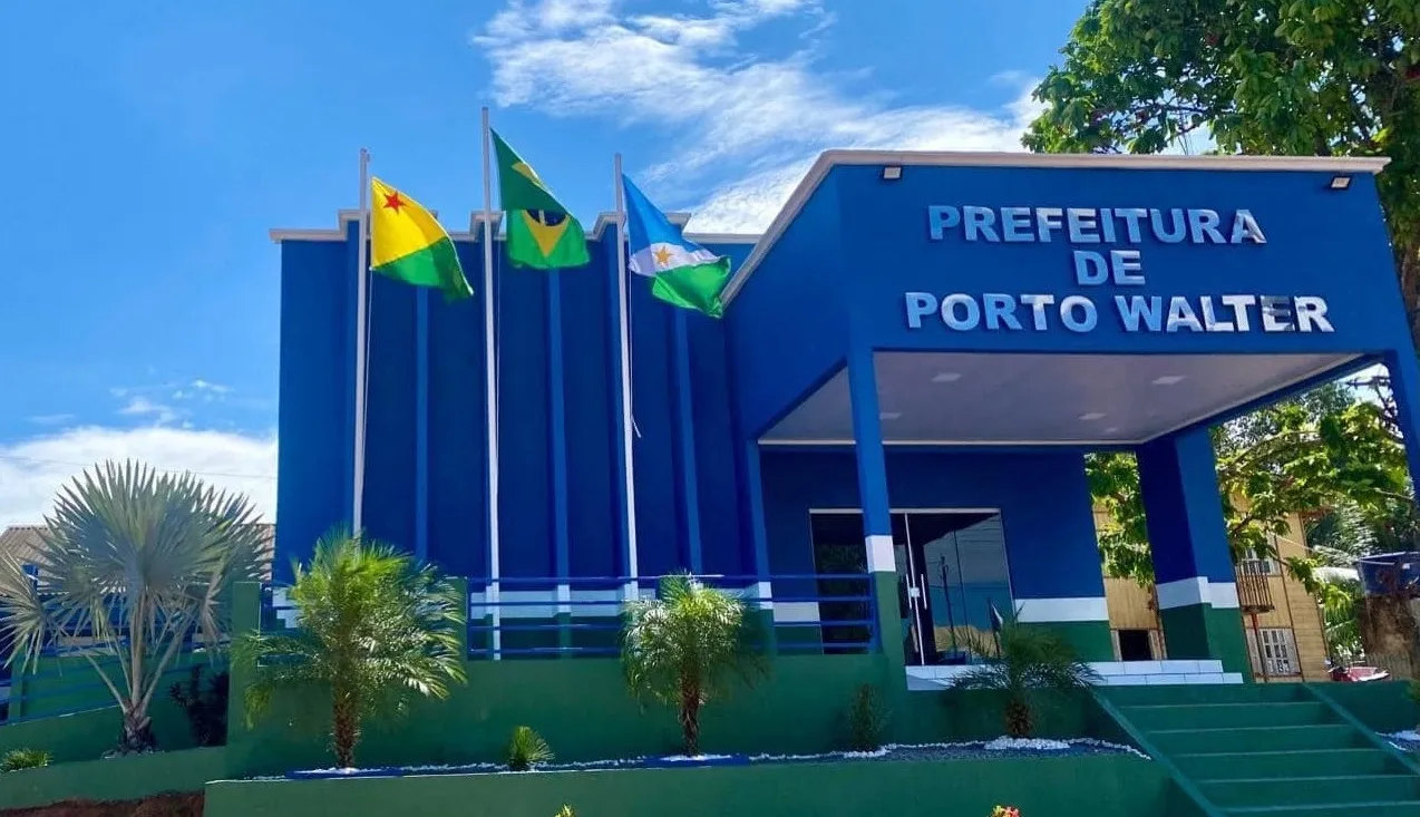 Servidores de Porto Walter protestam contra atraso de salários e cobram posicionamento da prefeitura