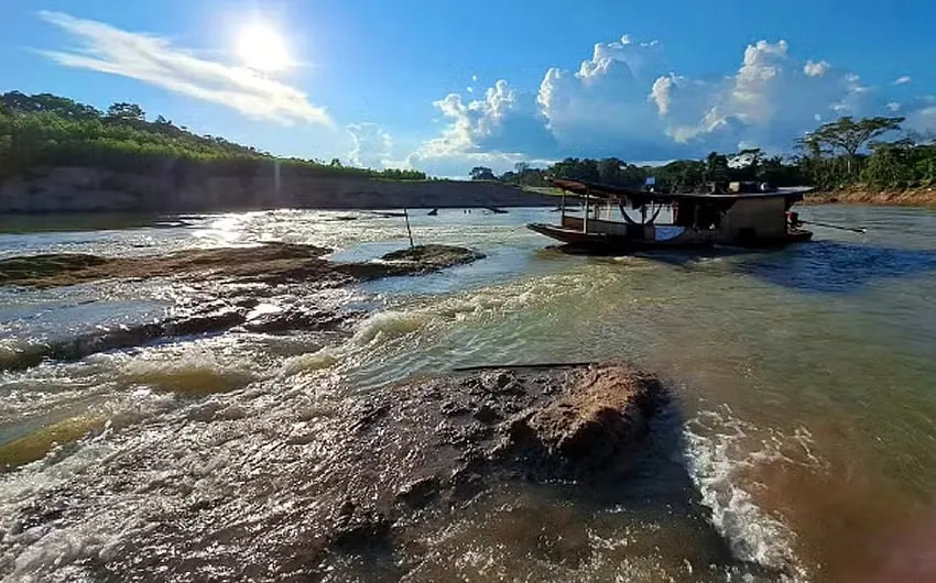 Seca do Juruá e bloqueio do ramal aumentam isolamento de Porto Walter