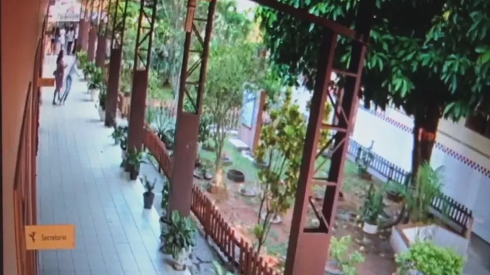 Discussão entre mãe de aluna e gestora em creche de Rio Branco gera tumulto