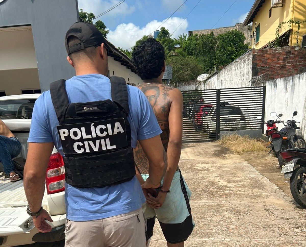 Polícia Civil prende foragido por sequestro e apreende arma e drogas em Cruzeiro do Sul