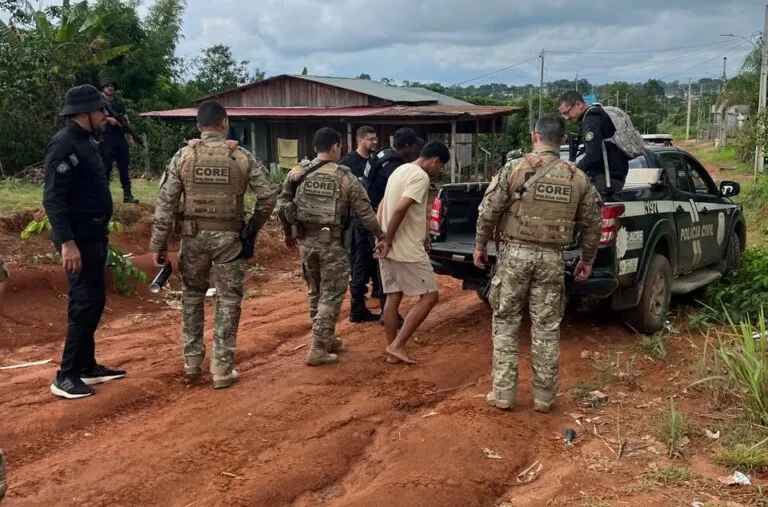 Polícia Civil deflagra megaoperação em Assis Brasil e prende líder de facção responsável por homicídios na fronteira