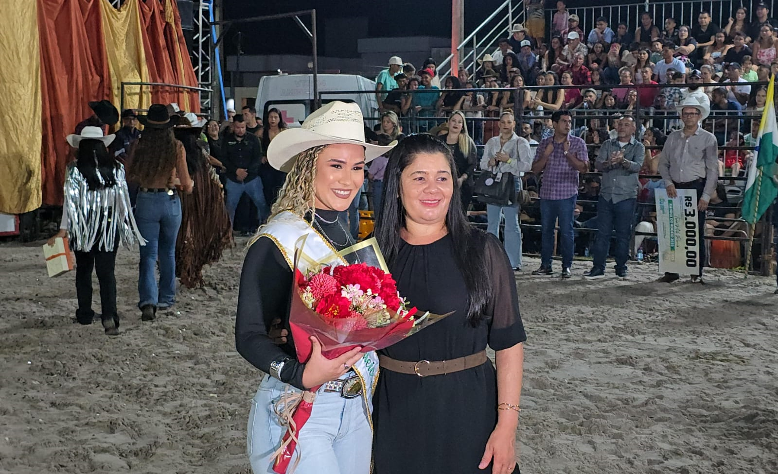 Jaíne Moura é coroada Rainha do Rodeio na 9ª edição do Festival da Banana em Rodrigues Alves