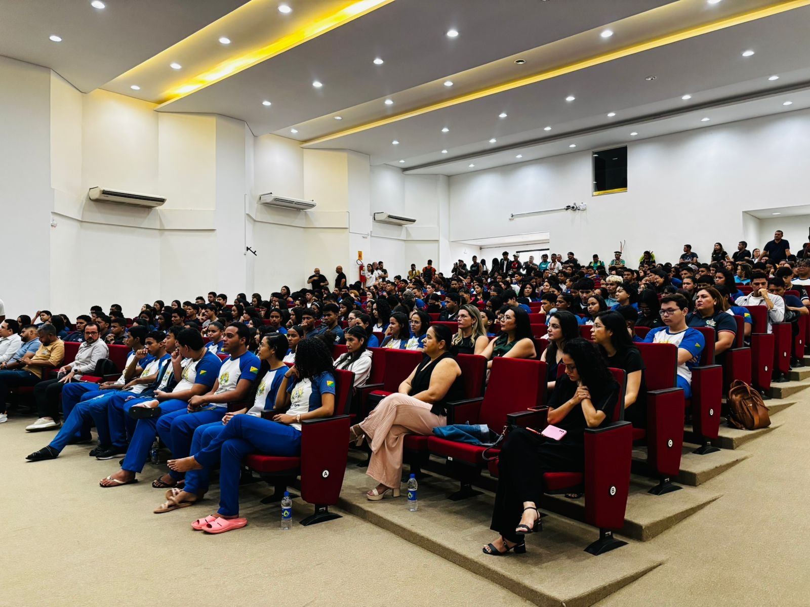 Participação dos Estudantes da Escola Integral Craveiro Costa na Terceira Jornada das Profissões da UFAC