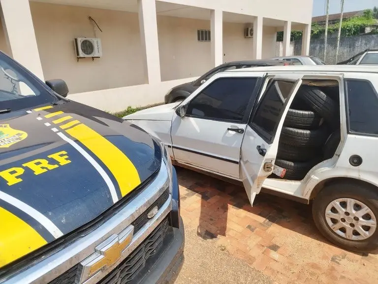 Veículos são apreendidos com produtos contrabandeados em Plácido de Castro