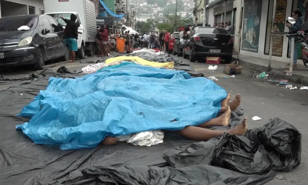 Comunidade do Rio amanhece com fila de corpos em praça após megaoperação