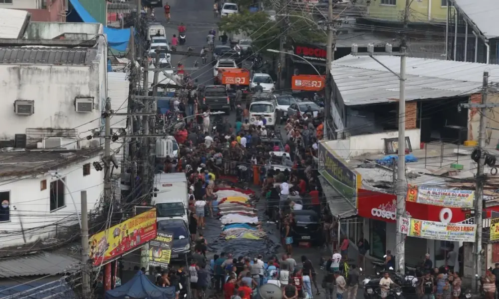 Mortos passam de 100 em operação no RJ após moradores recuperarem 54 corpos