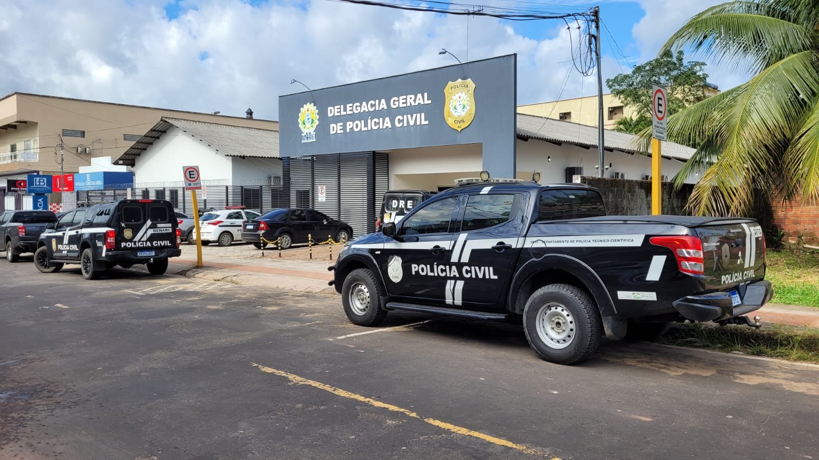 Casal armado com faca rouba R$ 17 mil de comerciante em Cruzeiro do Sul