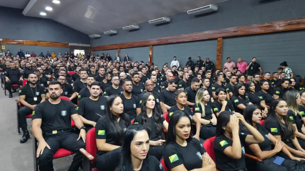 Sistema prisional ganha reforço: quase 180 novos servidores do Iapen tomam posse
