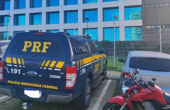 Homem é preso após apresentar CNH falsa durante fiscalização da PRF na BR-364