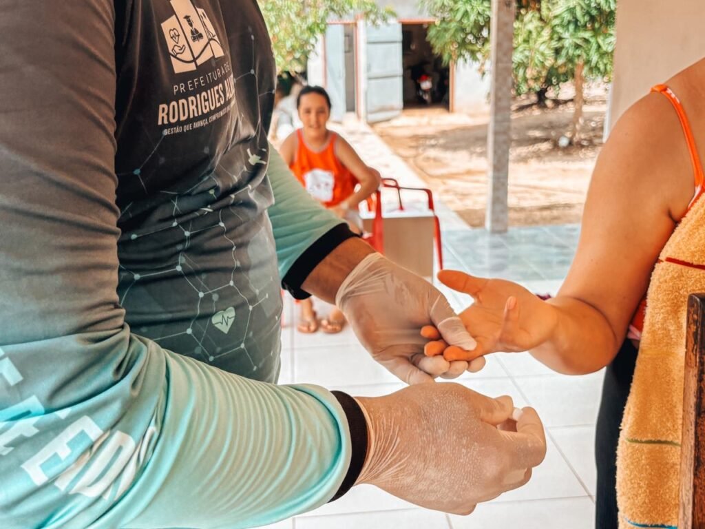 Prefeitura de Rodrigues Alves realiza ação na comunidade Luzeiro em alusão ao Dia da Malária nas Américas