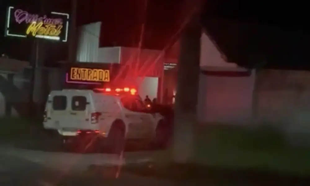 Um homem foge após acidente e é preso ao tentar entrar em motel em Cruzeiro do Sul