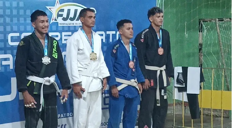 Jovens da Guarda Mirim se destacam em competições de Jiu-Jitsu e levam o nome de Cruzeiro do Sul ao pódio estadual