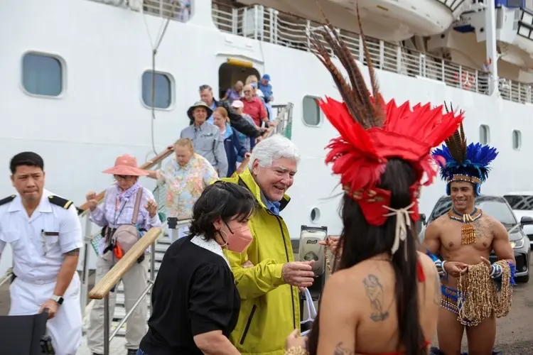 Primeiro cruzeiro do ano chega ao Amazonas com mais de 1,2 mil turistas