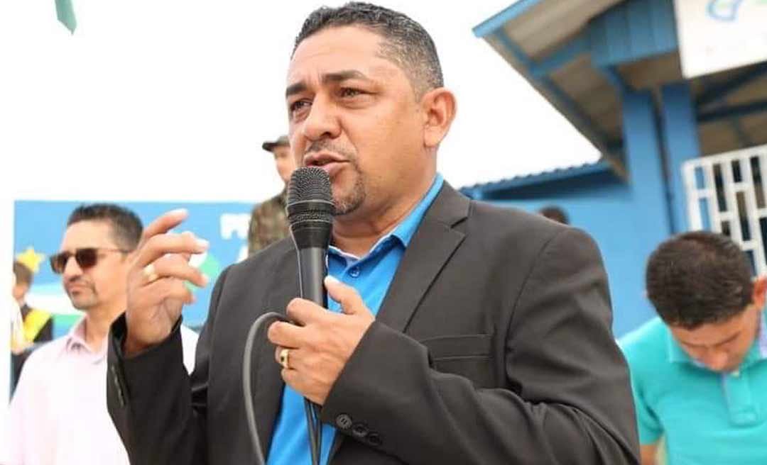 Prefeito de Porto Walter viaja ao Peru com a família e exoneração de servidor gera questionamentos