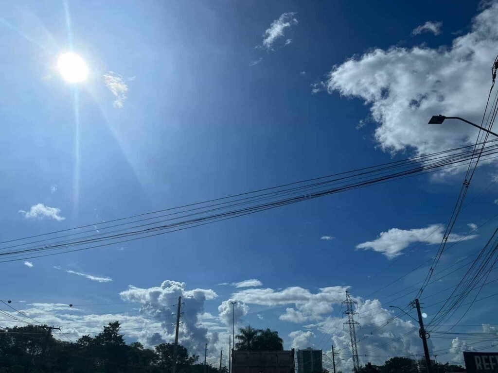 Calor, nuvens e pancadas de chuva: veja o que esperar do tempo nesta sexta-feira (14) no Acre