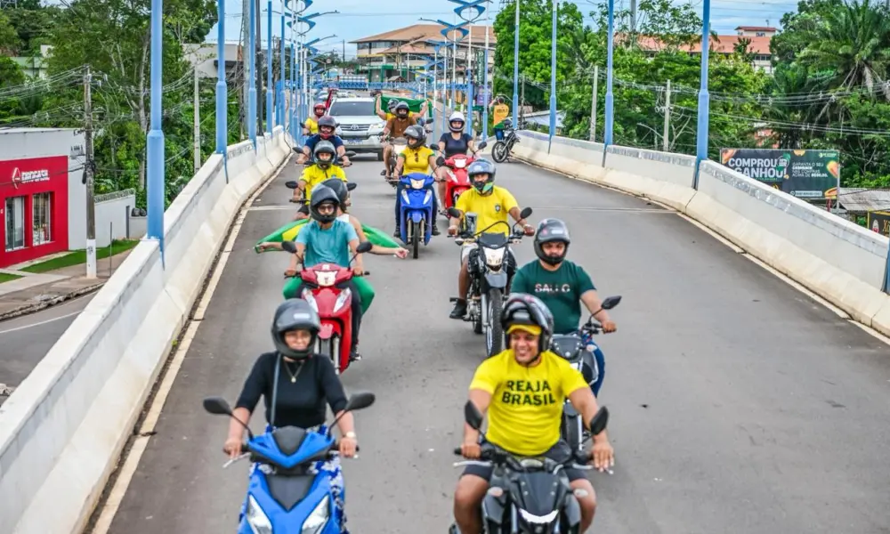 Carreata em favor de Bolsonaro reúne mais de 100 veículos no Acre