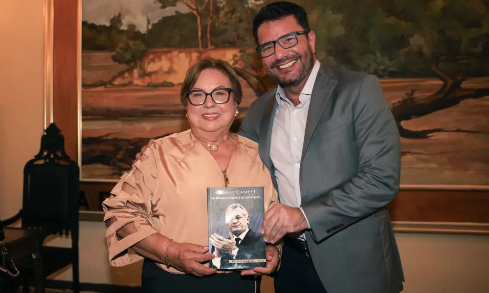 Lançamento de livro com biografia de Orleir Cameli reúne autoridades