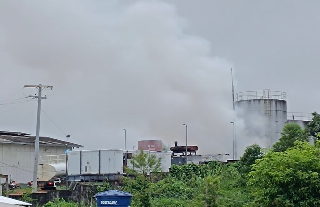 Urgente: Porto Walter fica sem energia após fogo atingir estrutura da Aggreko; cidade não tem Corpo de Bombeiros