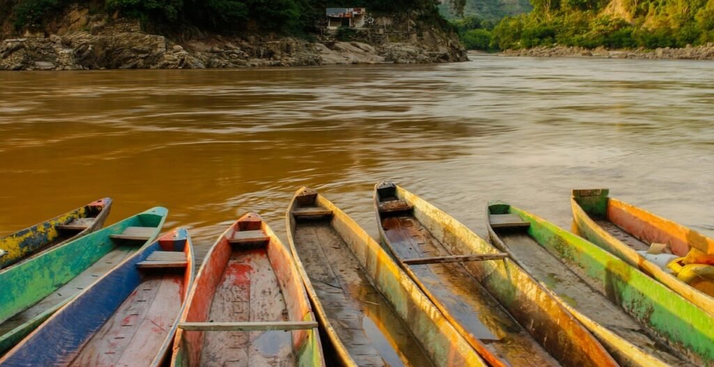 Governo do Acre investe R$ 60 mil em canoas para fortalecer escoamento da produção no Rio Liberdade
