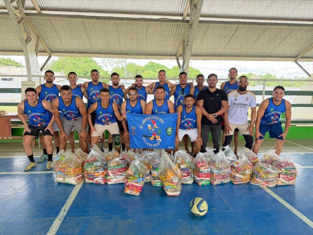 Grupo “Peladeiros de PW” mantém tradição solidária e arrecada 25 cestas básicas em Porto Walter