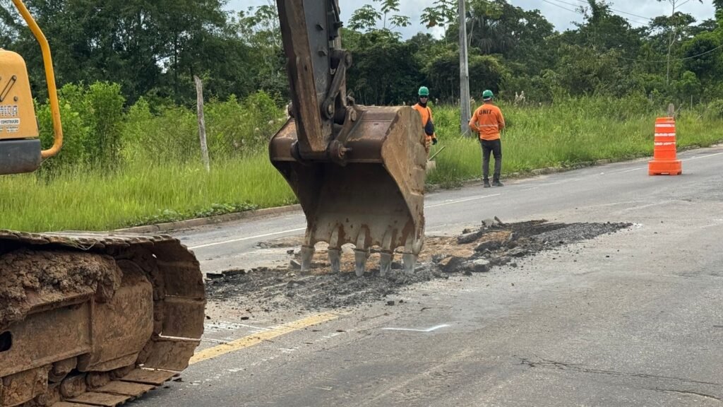 DNIT inicia reparos na estrada variante entre Cruzeiro do Sul e Rodrigues Alves após danos causados pelas chuvas