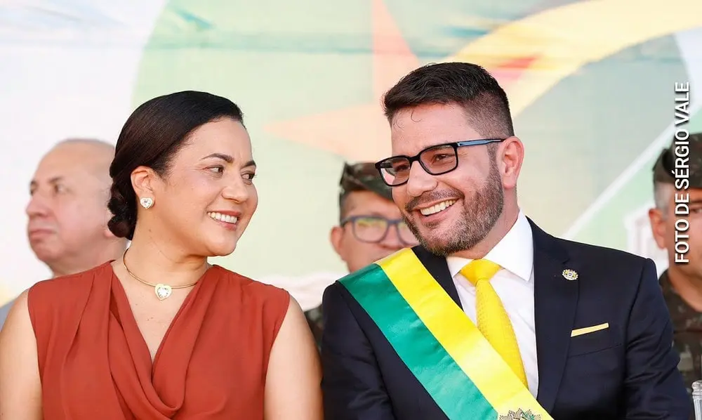 Gladson parabeniza Mailza por aniversário e reforça proximidade